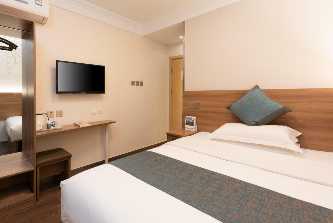 Hotel Zhong An Former Of Journalist Edgar Snow -free Laundry Service,free Freshly Ground Coffee,provide Tourism And Ticketing Service ,english Service ,near Tian'anmen Forbidden City,wangfujing Walking Street Beijing